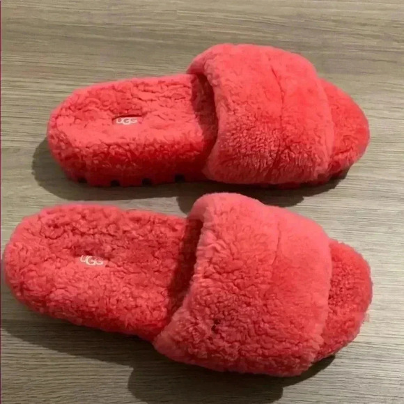 UGG Red Fluffy Slippers - Picture 2 of 4